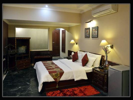 Diplomat Residency Hotel Bareilly Buitenkant foto